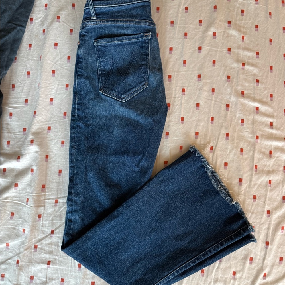 MOTHER The Weekender Fray dark wash jeans